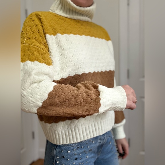 Chenille Textured Knit Turtle Neck Pullover Sweater - Picture 3 of 5
